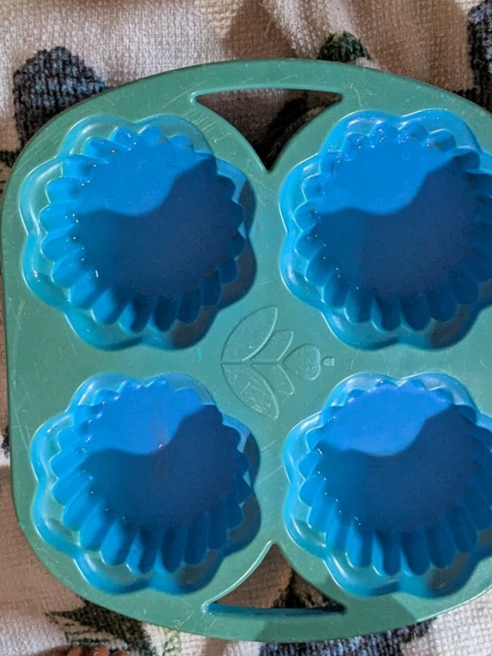 Vintage 1987 Fisher-Price 4ct Muffin Tray w/ 4 Frosting Toppers - Picture 4 of 4